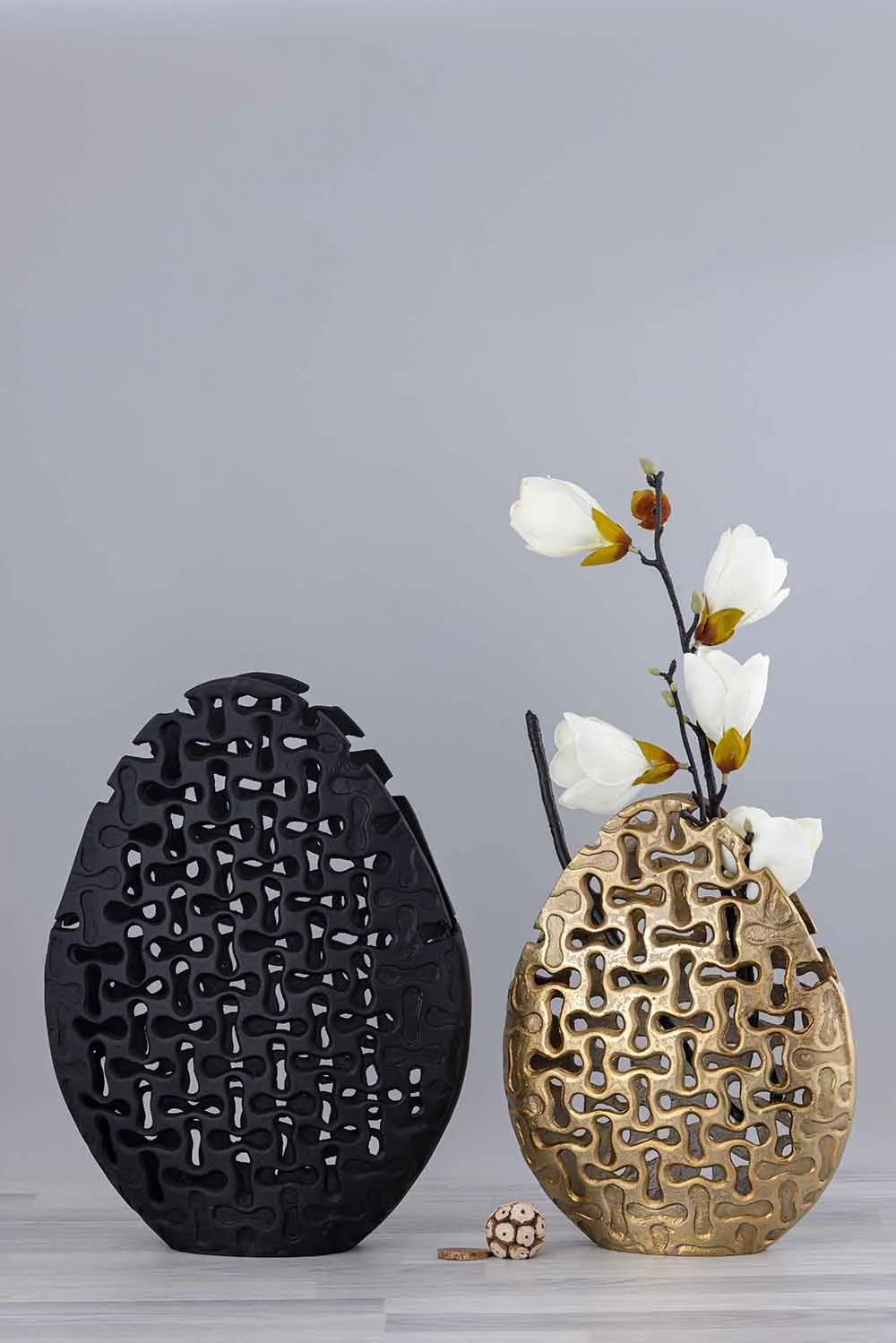 Modern decorative egg shaped vases wooden flower arrangement — Gift Items sourced from India by Straight to Source